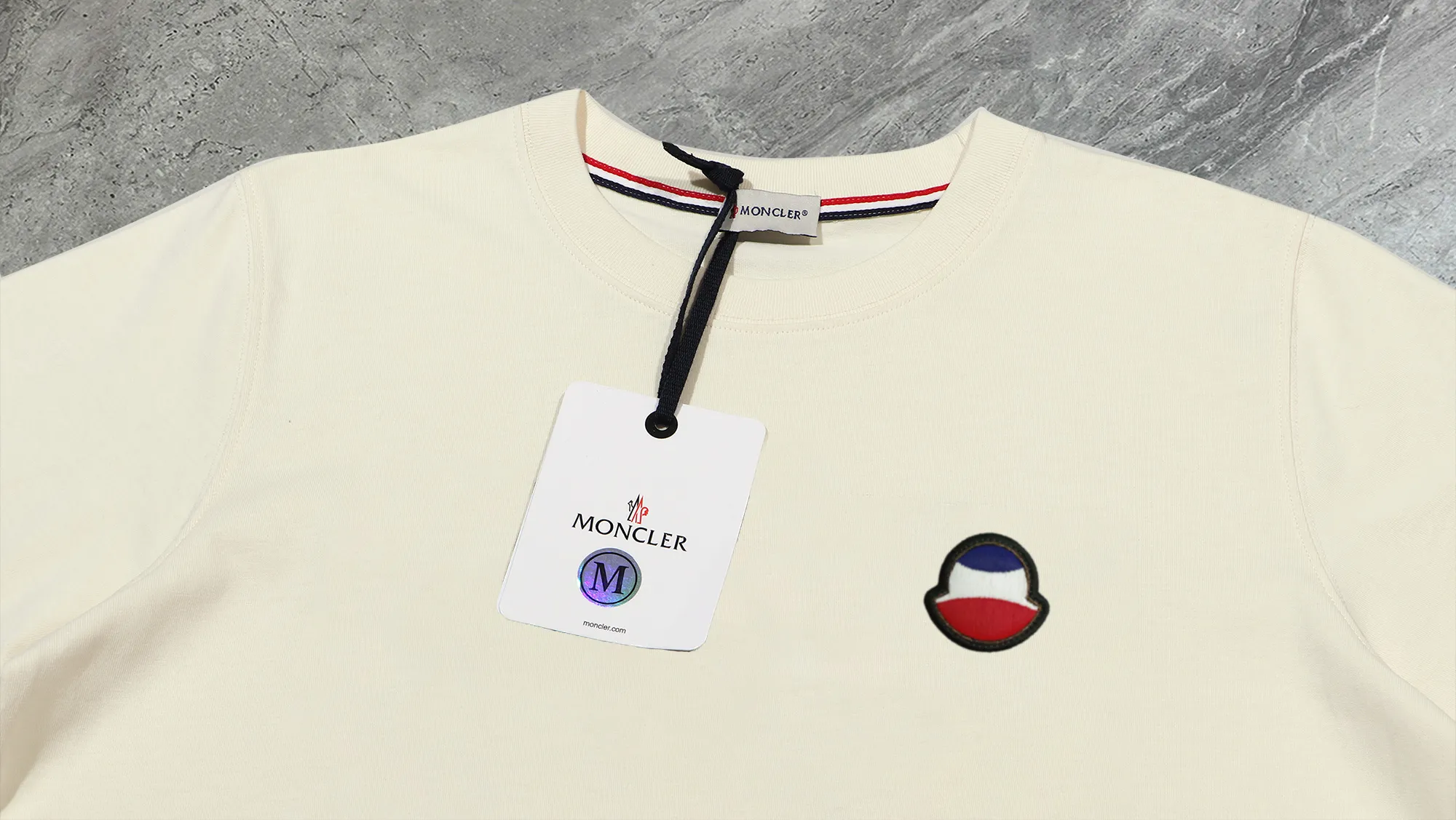 《Moncler~ 》2025New Arrival Quality T , Versatile Quality ！ ‼ 32 250G ‼ ， ， ， ， T 🤪 Sizes：S-M-L-XL-2XL ：Black，White， Same Style